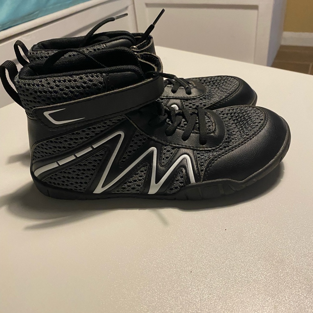 Black and Gray Wrestling Shoes (Big Kid’s size 5)